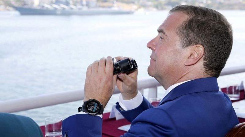 Медведев поехал в Крым. Это не понравилось Украине