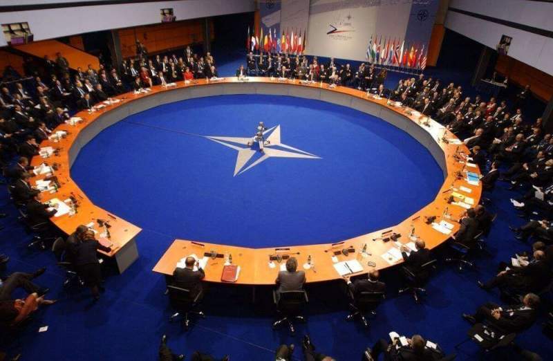 НАТО обеспокоено растущей военной мощью России