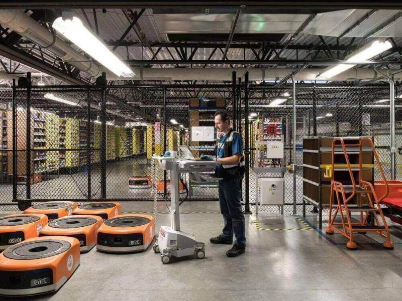 Робот из Франции поможет организовать работу любого склада