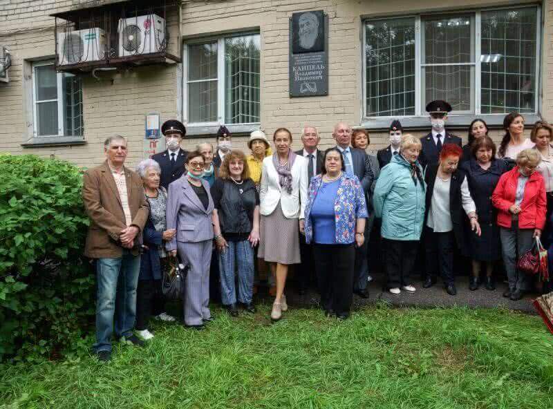 Курсанты ДВЮИ МВД России приняли участие в открытии мемориальной доски почетному гражданину Хабаровска Клипелю Владимиру Ивановичу