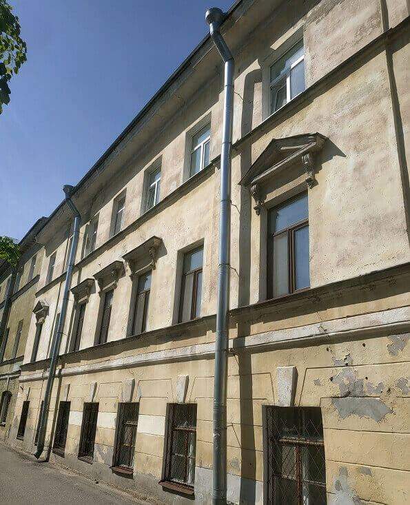  Государственная жилищная инспекция Санкт-Петербурга провела осмотр фасадов и балконов многоквартирных домов в Кронштадтском 