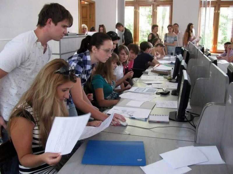 В Алтайском крае начался прием документов от выпускников педагогических вузов и ссузов, претендующих на получение краевого единовременного пособия