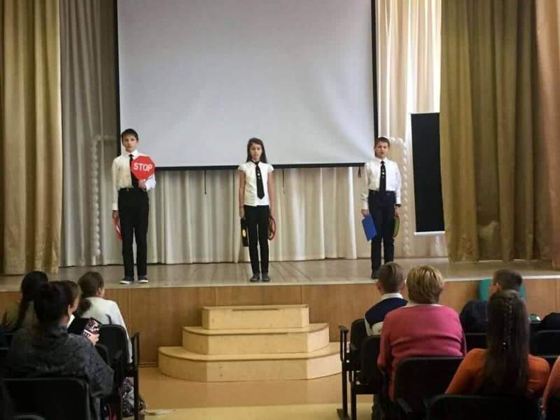 Сотрудники ГИБДД с отрядом ЮИД провели занятия в школе Зеленограда