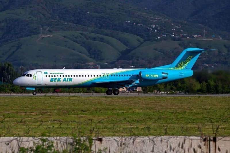 Казахстанский самолет аварийно сел без шасси