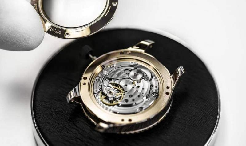 Женские часы Christian Dior