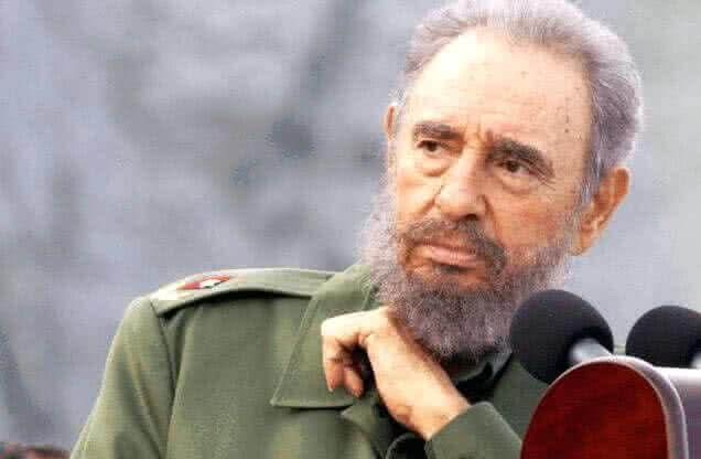 Старший Кастро вышел в свет