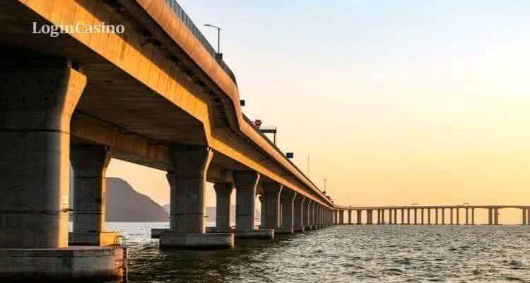 Состоялось открытие моста между Гонконгом, Чжухаем и Макао
