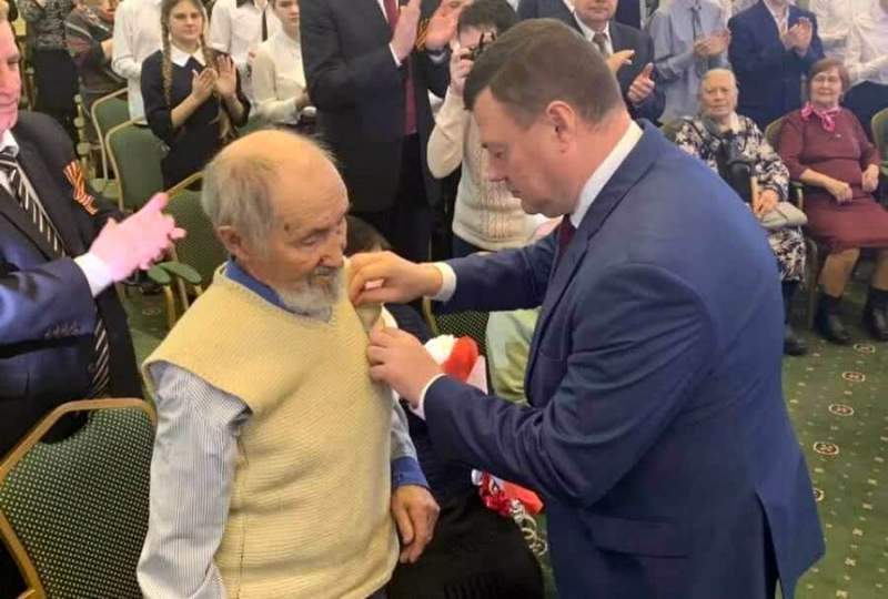 Губернатор Александр Никитин вручил ветеранам медали «75 лет Победы в Великой Отечественной войне»