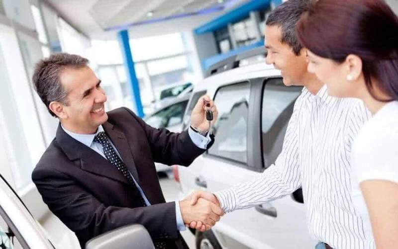 Почему покупать машину стоит в автосалоне 