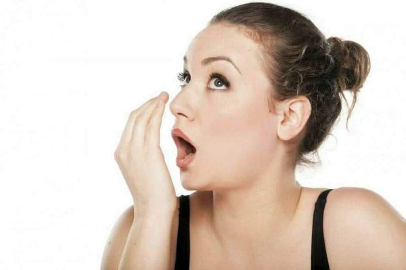Что может быть причиной запаха изо рта?