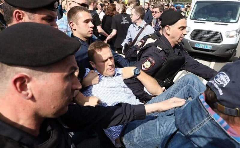 Как наказали бы Алексея Навального за митинг в странах ЕС?