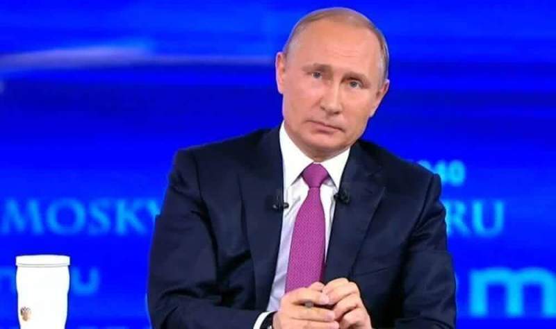 Владимиру Путину присылают вопросы про призывную армию и экономический рост