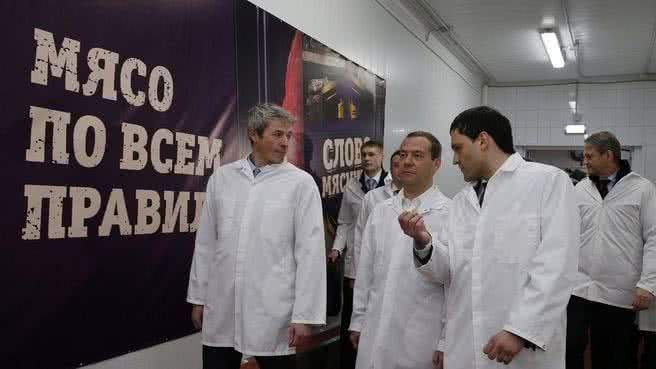 Дмитрий Медведев посетил мясоперерабатывающее производство «Тамбовский бекон»