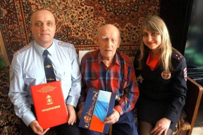 Полицейские Юго-Восточного округа поздравили ветерана Великой Отечественной войны с 95-летием