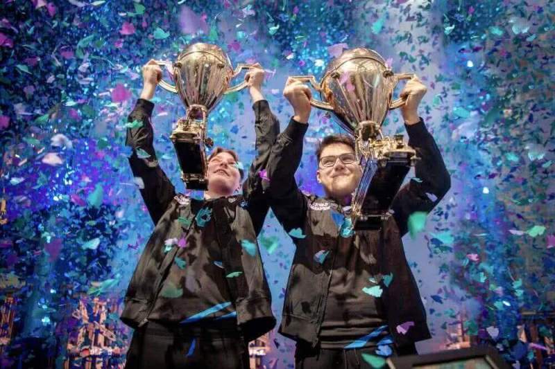 Они ушли красиво: дуэт, победивший на чемпионате мира по Fortnite, принял решение разойтись
