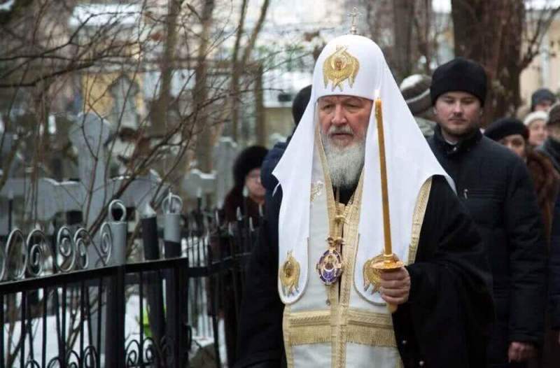 Патриарх Кирилл озаботился связью между геями и банковскими картами