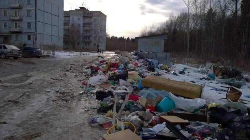 Минобороны оставило военные городки утопать в мусоре
