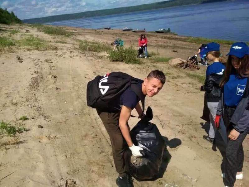 В Красноярском крае берега Енисея очистили от мусора.