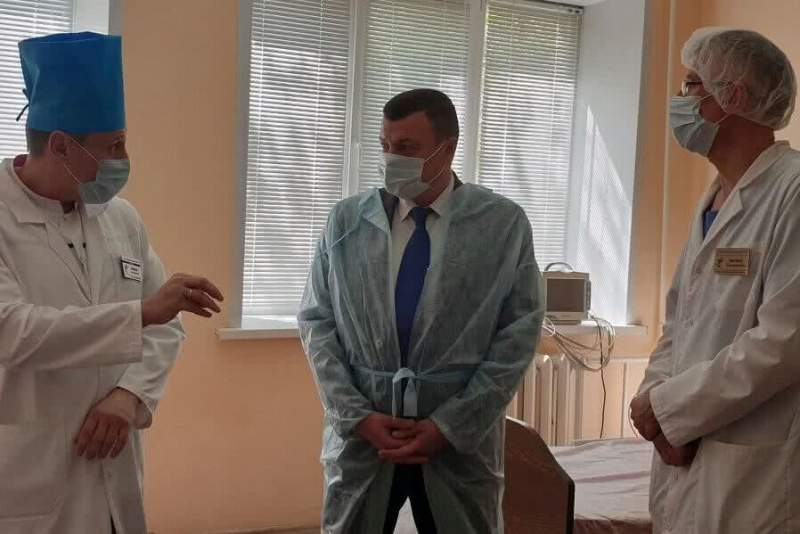 Губернатор Александр Никитин проверил готовность нового отделения к приему больных covid-19