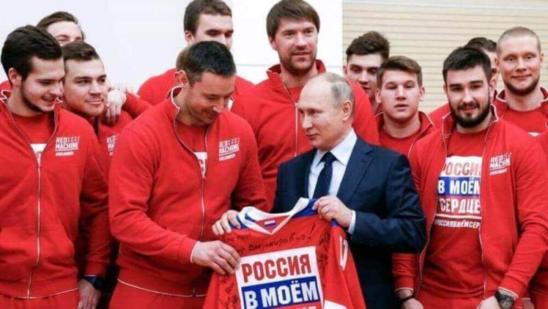 Победа хоккеистов РФ на Олимпиаде: болельщики спели гимн, Путин отметил бойцовские качества