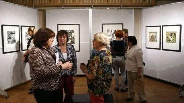 38 работ магаданских художников-юбиляров собрали колымчан на выставке в краеведческом музее