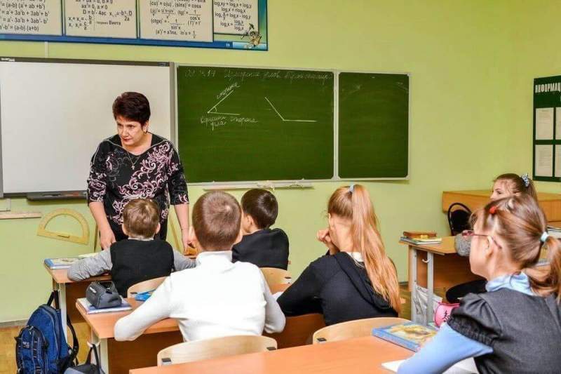 Министерство образования выступает против понижения зарплат учителям