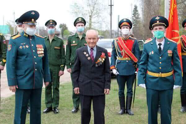 Глава Южского района поздравил ветеранов с Днем Победы