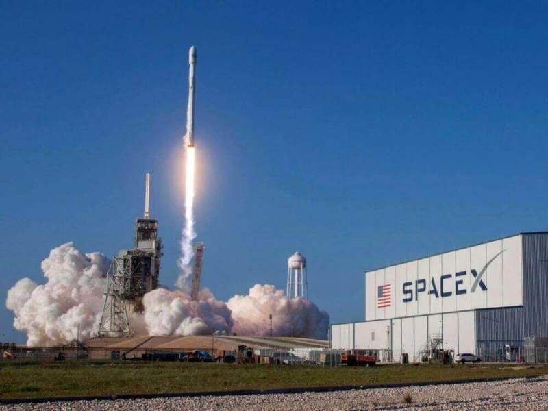 Космический спутник Zuma не смог отделиться от ракеты-носителя Falcon9