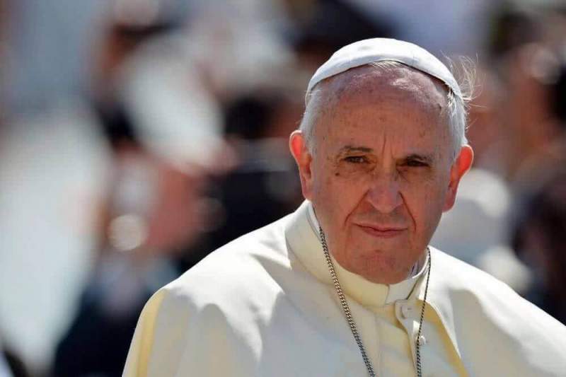Папа Римский призывает бороться с неправдивой информацией