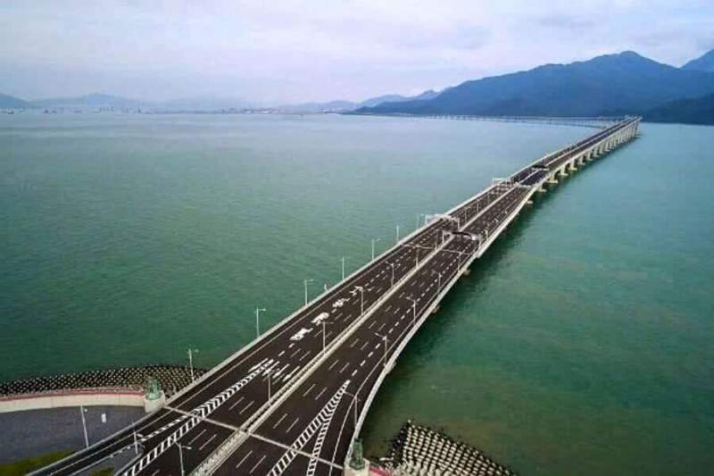 Состоялось открытие моста между Гонконгом, Чжухаем и Макао