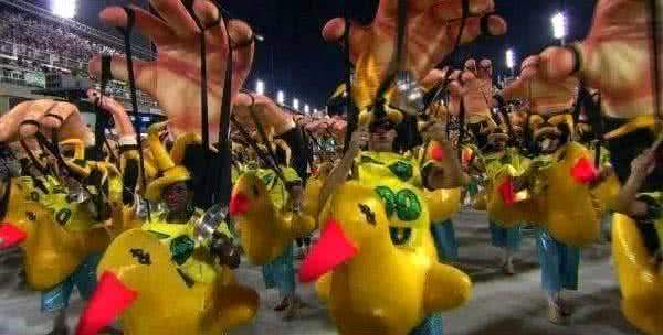 Взрыв в бразильских социальных сетях. Самый лучший карнавал в истории.