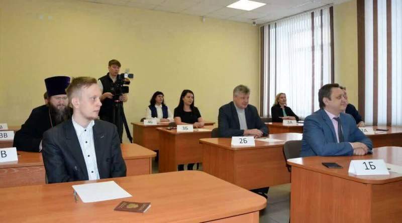 Участники акции «Единый день сдачи ЕГЭ родителями» уверены, что выпускники Алтайского края успешно справятся с экзаменами