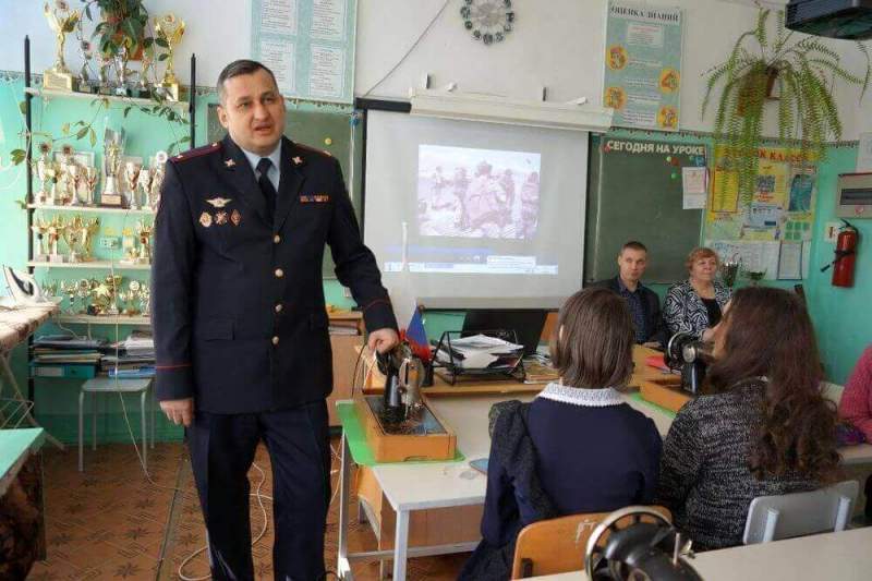 Общественный  совет, полиция Надеждинского района совместно с  клубом «Ветеран»  провели уроки мужества в школах района
