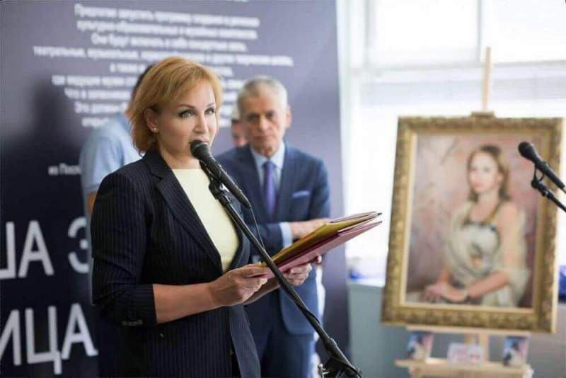 В Госдуме РФ прошла выставка работ Никаса Сафронова «Наша эпоха в лицах современников»  