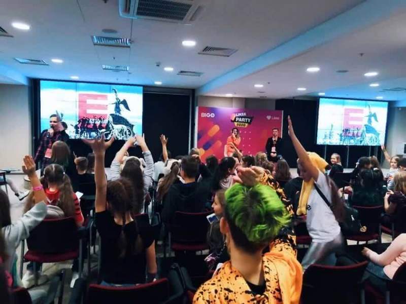 На Likee Party 2020 в Петербурге «зажгли» топ-лайкеры и популярные музыканты 