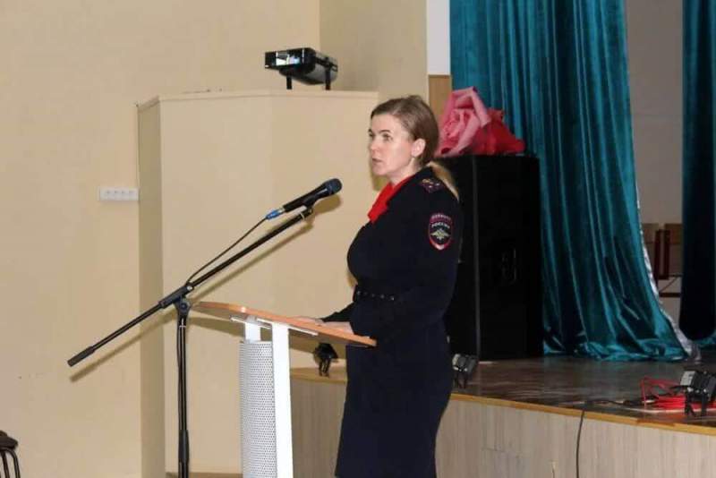 Разъяснительную лекцию для школьников  провели сотрудники полиции Зеленограда