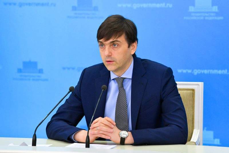 Кравцов заявил, что советники по воспитанию в школах не будут касаться идеологических тем 