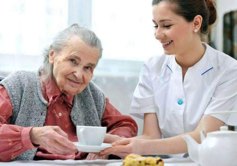 Проживание пожилых людей в доме престарелых – финансовая сторона вопроса