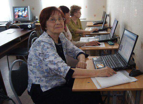 Самым популярным сервисом электронной демократии российские пенсионеры назвали "Получение государственных услуг в электронном виде"