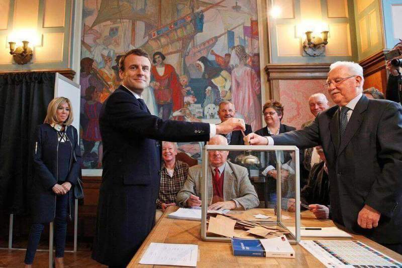 Франция проголосовала за прежний курс: Ле Пен признала свое поражение на выборах