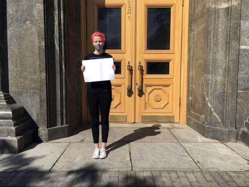 В разных частях Москвы задержаны пять девушек, выступивших против цензуры