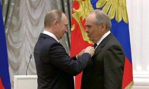Медаль «Самый уважаемый гражданин России» присуждена Минтимеру Шаймиеву