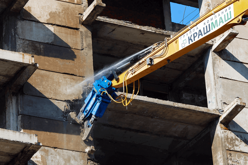ГК КрашМаш предоставит 60-метровый экскаватор-разрушитель для сноса недостроя на курорте