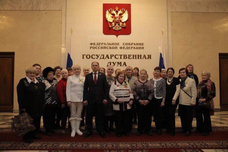По приглашению Михаила Романова ветераны Фрунзенского района посетили Государственную Думу