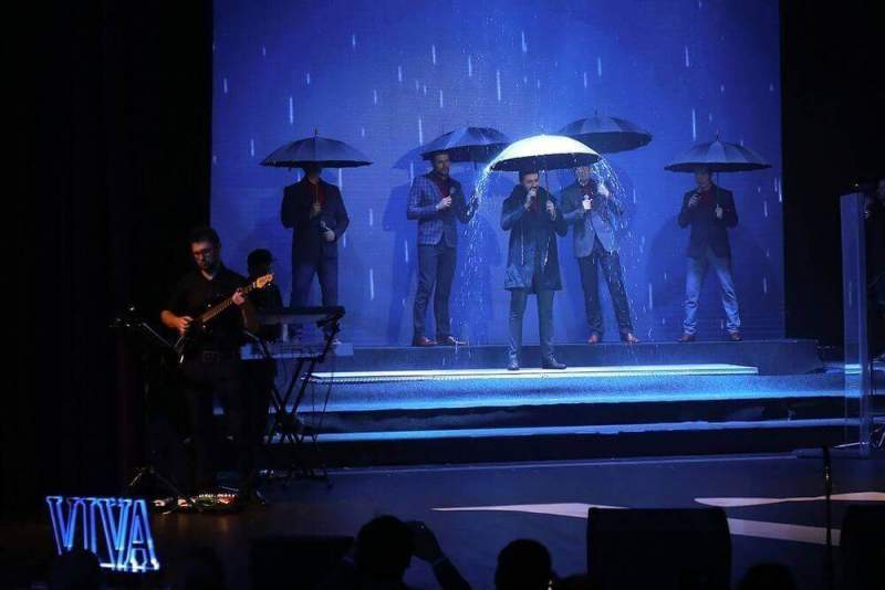 На концерте группы Viva пошел дождь