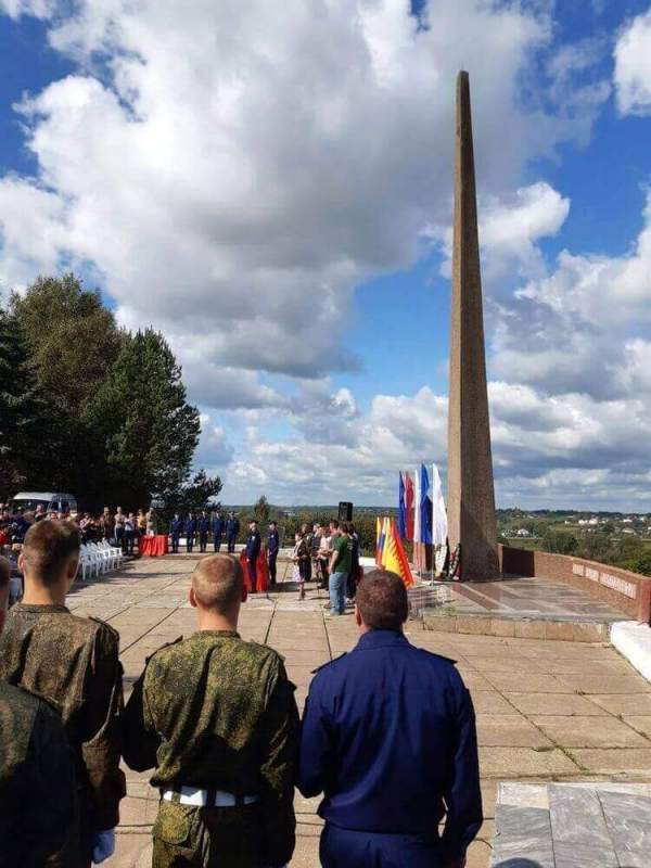 Ученики школы № 1354 летом восстанавливали храм и перезахоранивали воинов