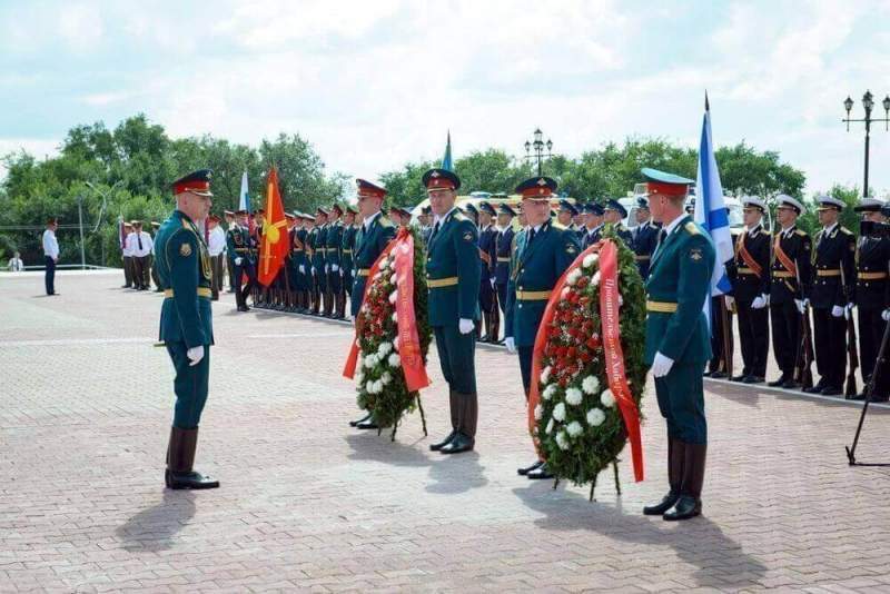 Вячеслав Шпорт и Георгий Полтавченко почтили память дальневосточников, погибших в годы Великой Отечественной войны
