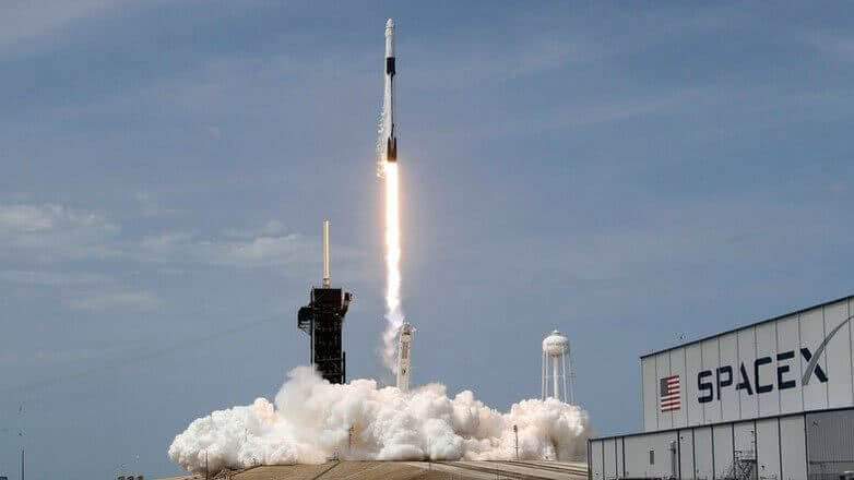 Американская компания SpaceX использовала российские детали в своем космическом корабле 