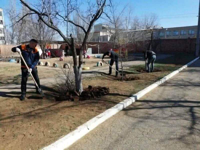 Сотрудники Управления по конвоированию оказали содействие в уборке территории школы-детского сада «Верботон»
