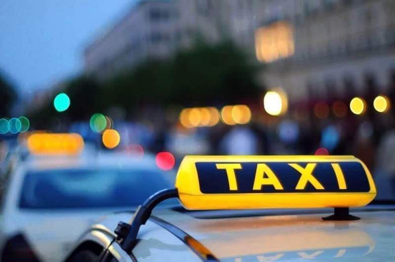 В Хабаровске таксист измазал пассажиркам лица зеленкой